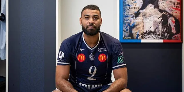 « Il a commencé là et il va finir là » : à Tours, le volleyeur Earvin Ngapeth accueilli avec ferveur pour son retour dans son premier club professionnel
