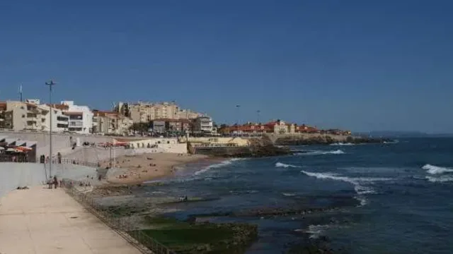 Homem detido por perseguir companheira com martelo na Praia da Parede