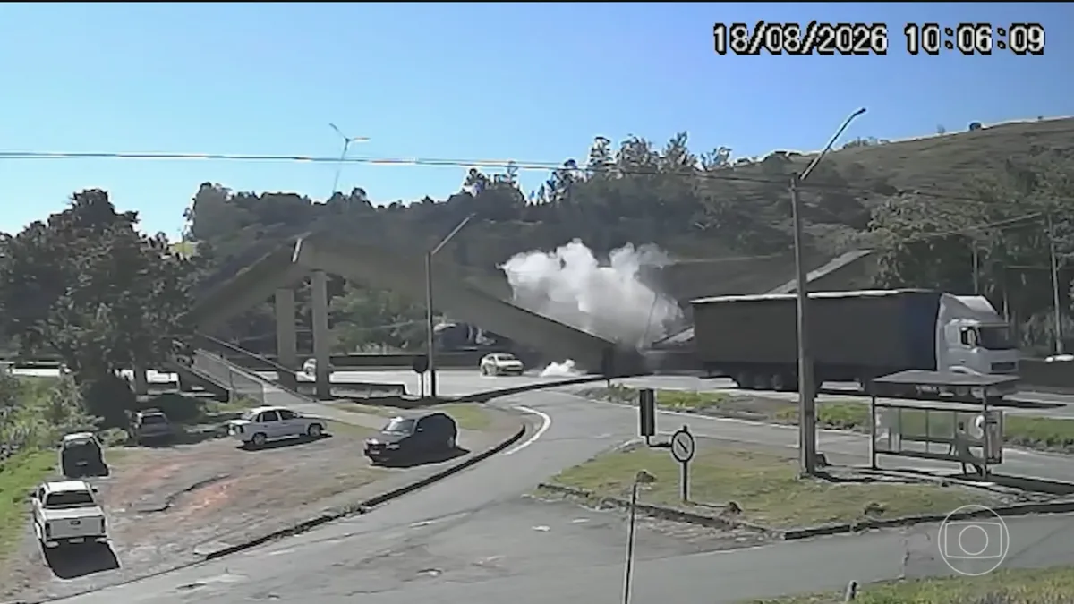 No interior de SP, queda de passarela provoca duas mortes na Rodovia Fernão Dias