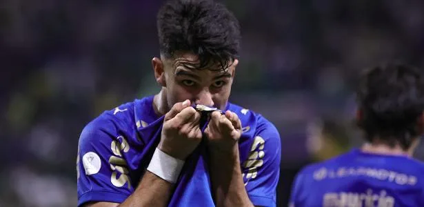 Palmeiras faz festa contra frágil Santos e vence com 'Parabéns a Você'
