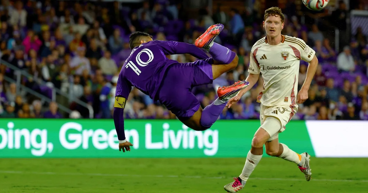 Locura total de Martín Ojeda en la MLS: clavó un golazo de escorpión tras pase de Griezmann, y pide Puskás