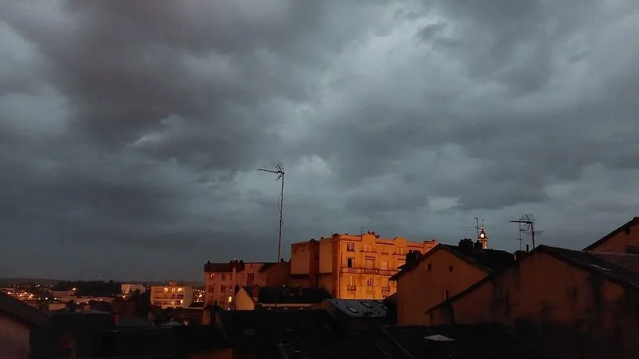 Orages : 20 départements placés en vigilance orange ce lundi