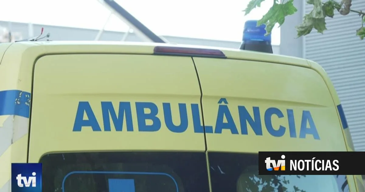 Falta de macas nesta urgência leva ambulâncias a ficarem retidas várias horas