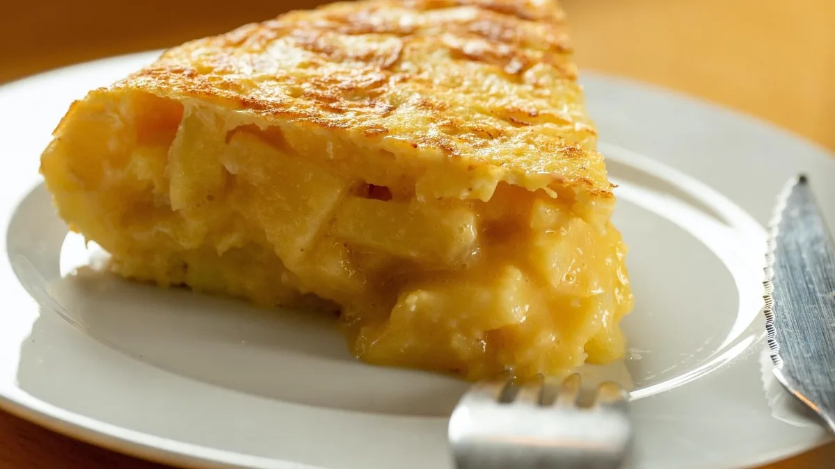 Carmiña, abuela cocinera: “Para que la tortilla cuaje bien sin quedar seca, remueve desde los bordes hacia el centro”
