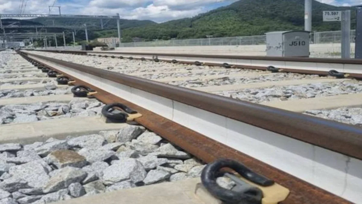 Corea del Sur inventa una tela 'mágica' que enfría las vías del tren en verano y evita descarrilamientos