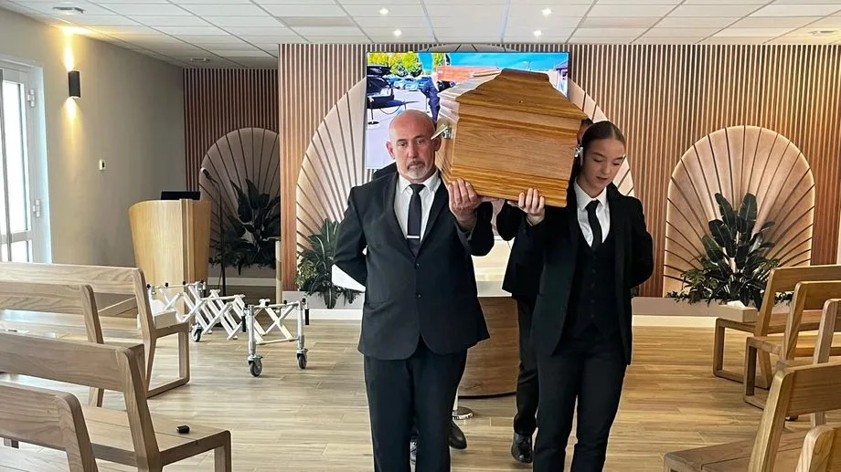 VIDEOS - Rare en France, une entreprise funéraire de Meurthe-et-Moselle propose une "danse du souvenir" pour les défunts