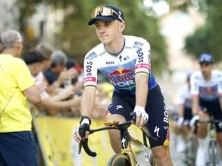 « On veut marquer le coup » : un mouvement de protestation du peloton a perturbé le départ du Tour de Lombardie