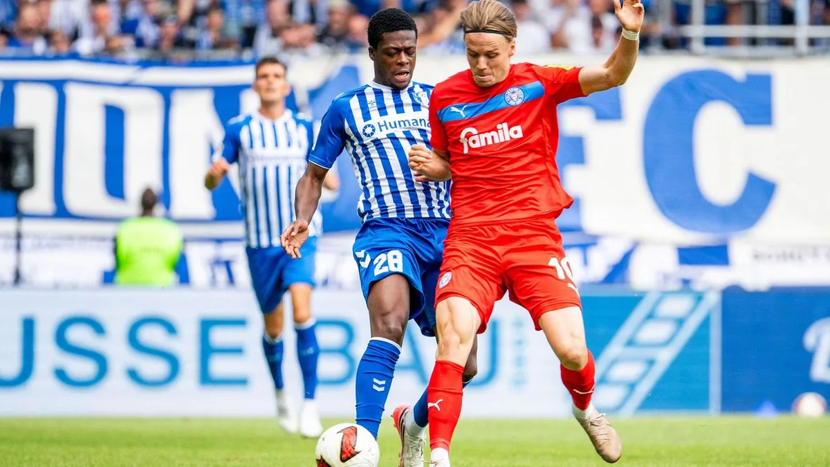 Fußball: Späte Tore: 1. FC Magdeburg bezwingt Holstein Kiel