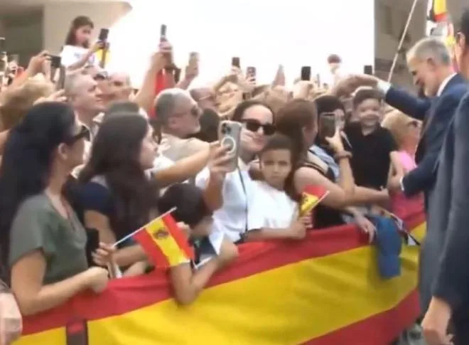 Ceuta se echa a la calle para recibir a los Reyes en una visita histórica que no borra sus problemas