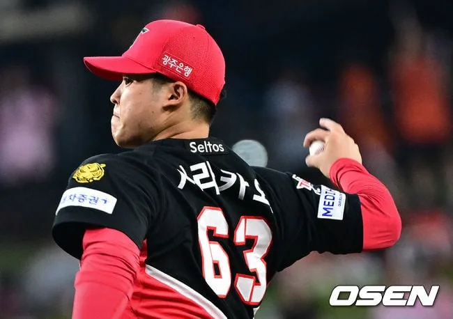 [사진]역투하는 KIA 선발 시라카와