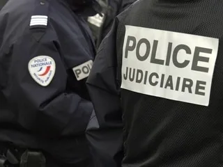 Une vingtaine de kilos de cocaïne découverts au milieu des couvertures d’un vol en provenance des Antilles