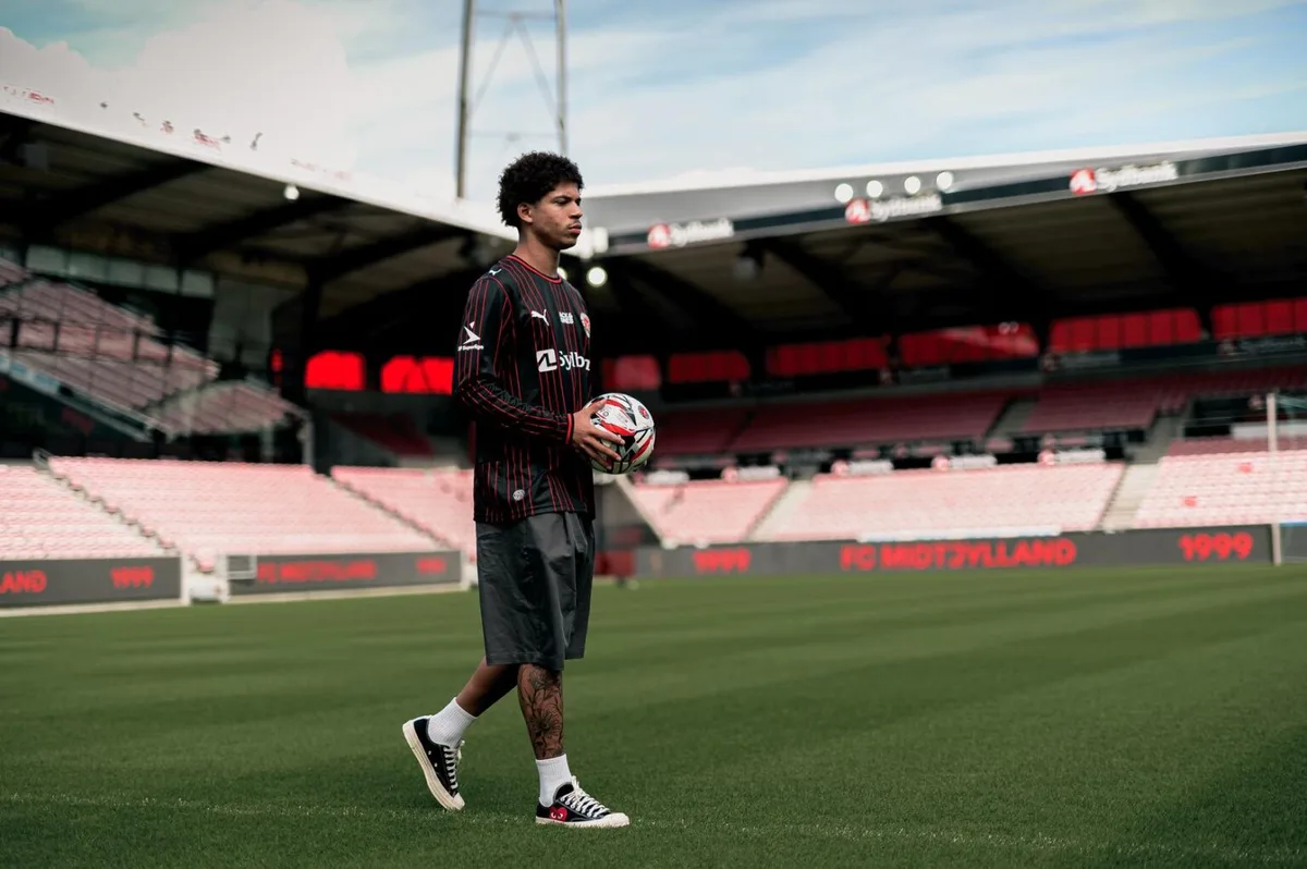 David Martínez es presentado como nuevo futbolista del Midtjylland