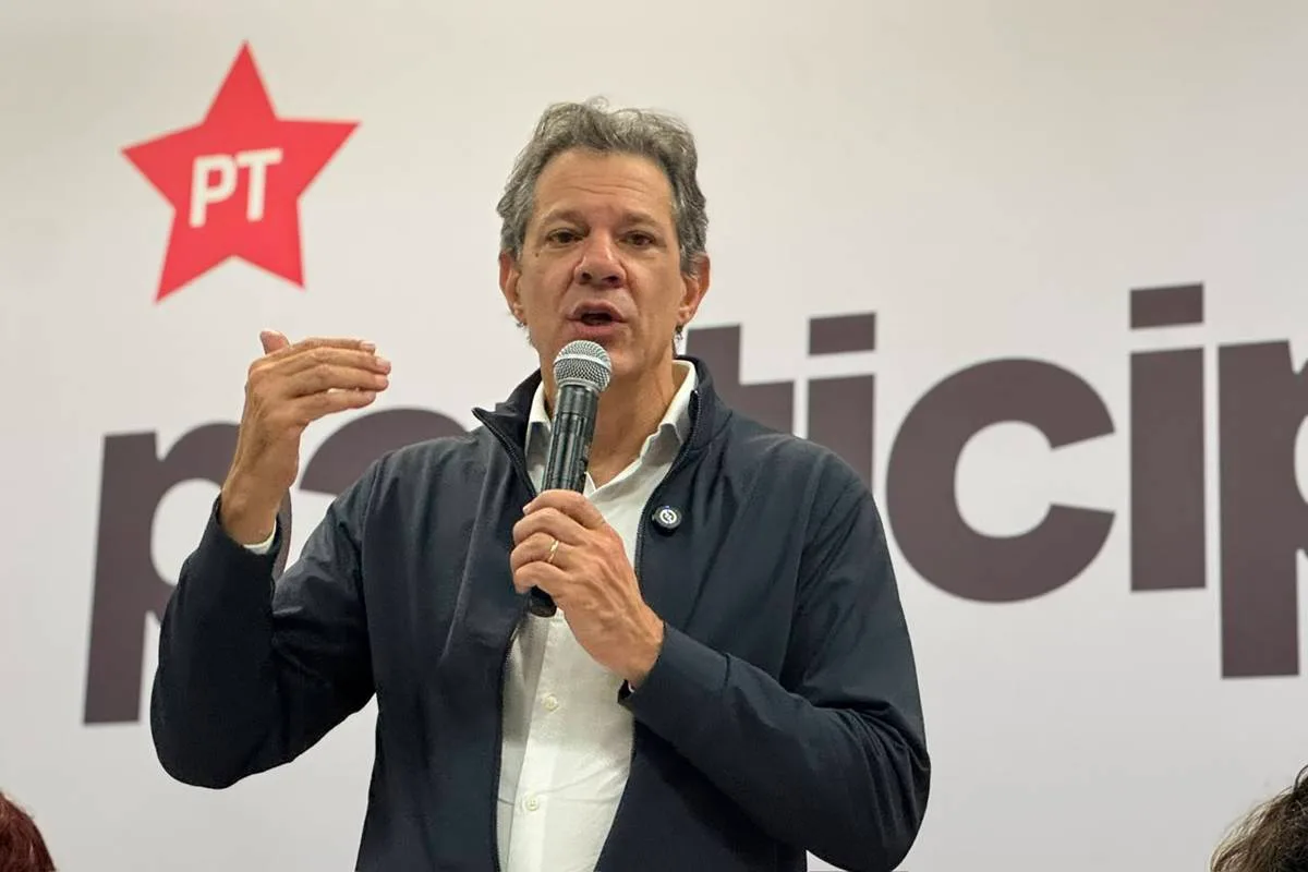 Haddad foca em críticas a Bolsonaro em meio a "missão" dada por Lula
