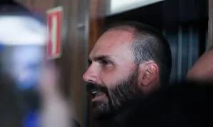 Ministério da Justiça oficializa demissão de Eduardo Bolsonaro de cargo na PF