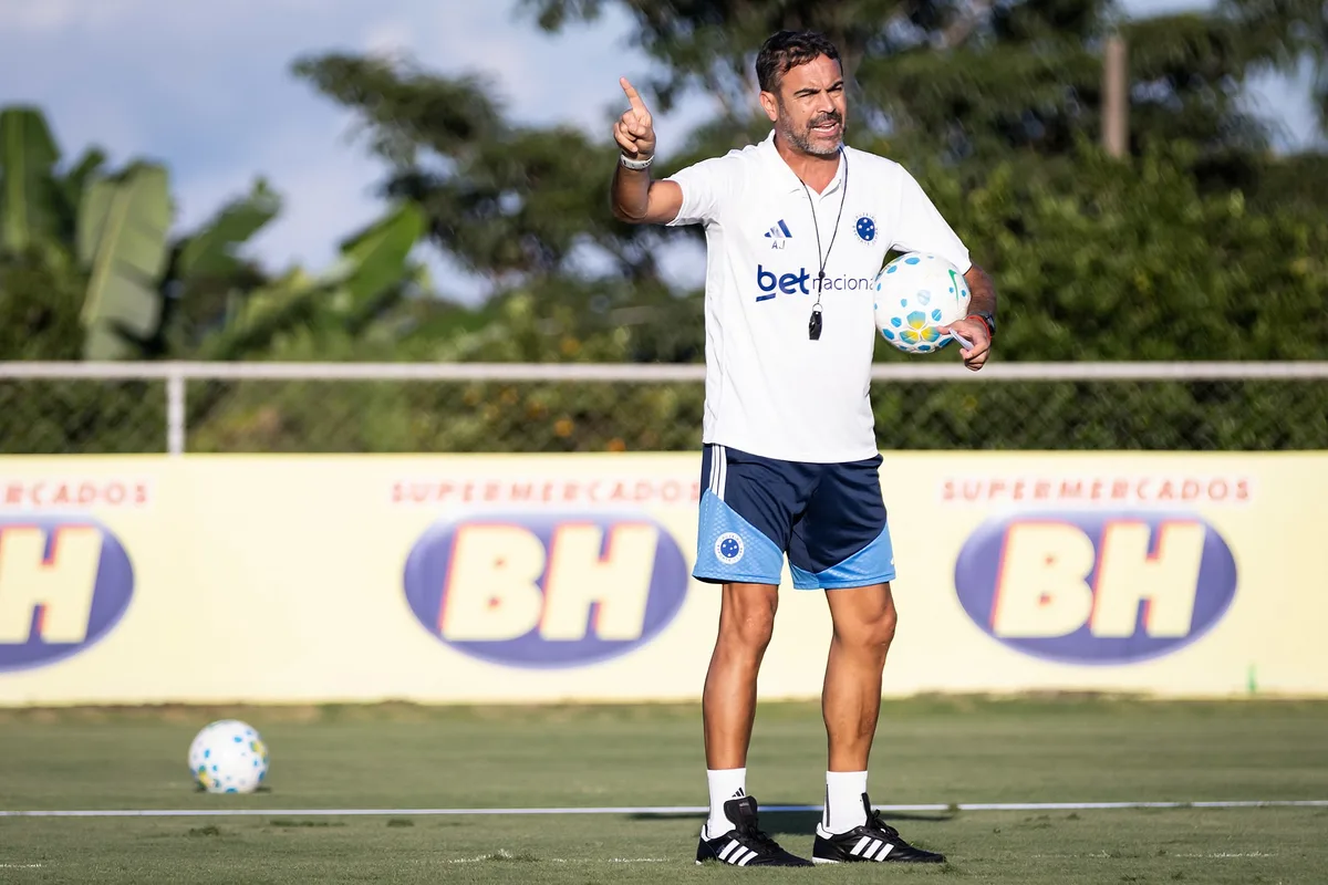 Escalação do Cruzeiro: Artur Jorge não conta com atacante e tem retorno de dupla