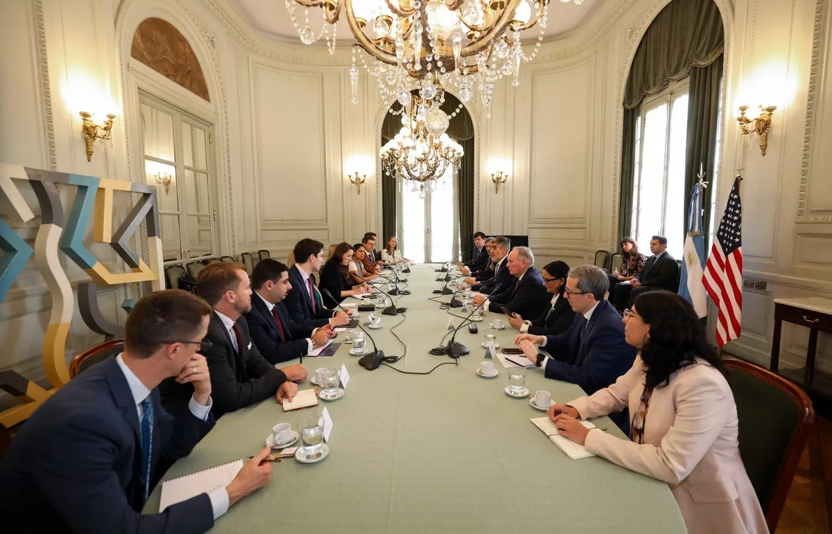 EE.UU. sube la apuesta: crédito ampliado, ley de cabotaje y gobernadores “entusiasmados”