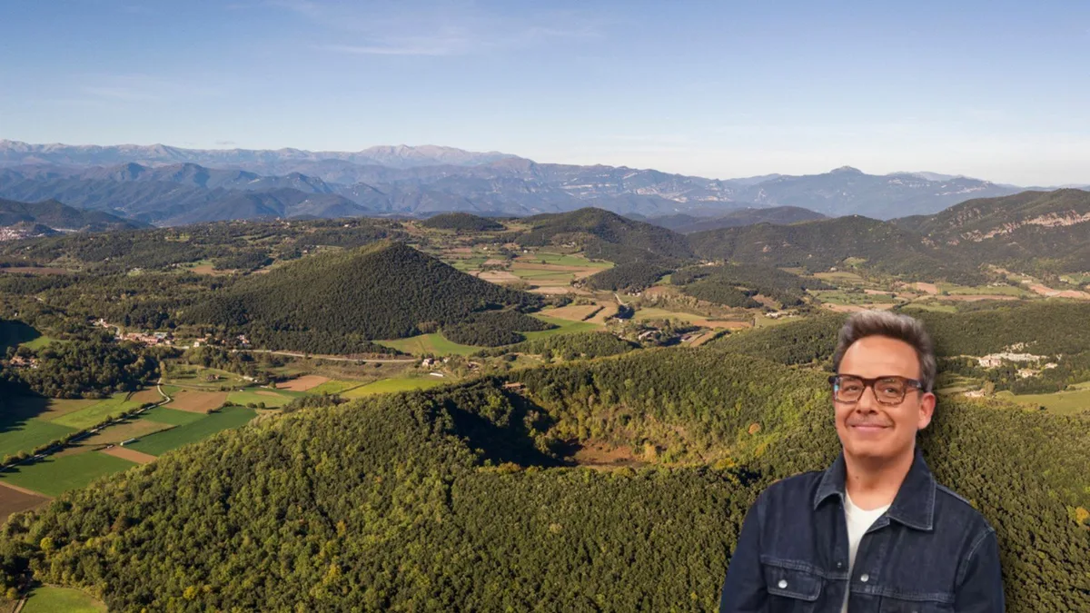 El refugio de Àngel Llàcer: pueblo medieval con bosques infinitos, puente del siglo XI y más de 40 volcanes