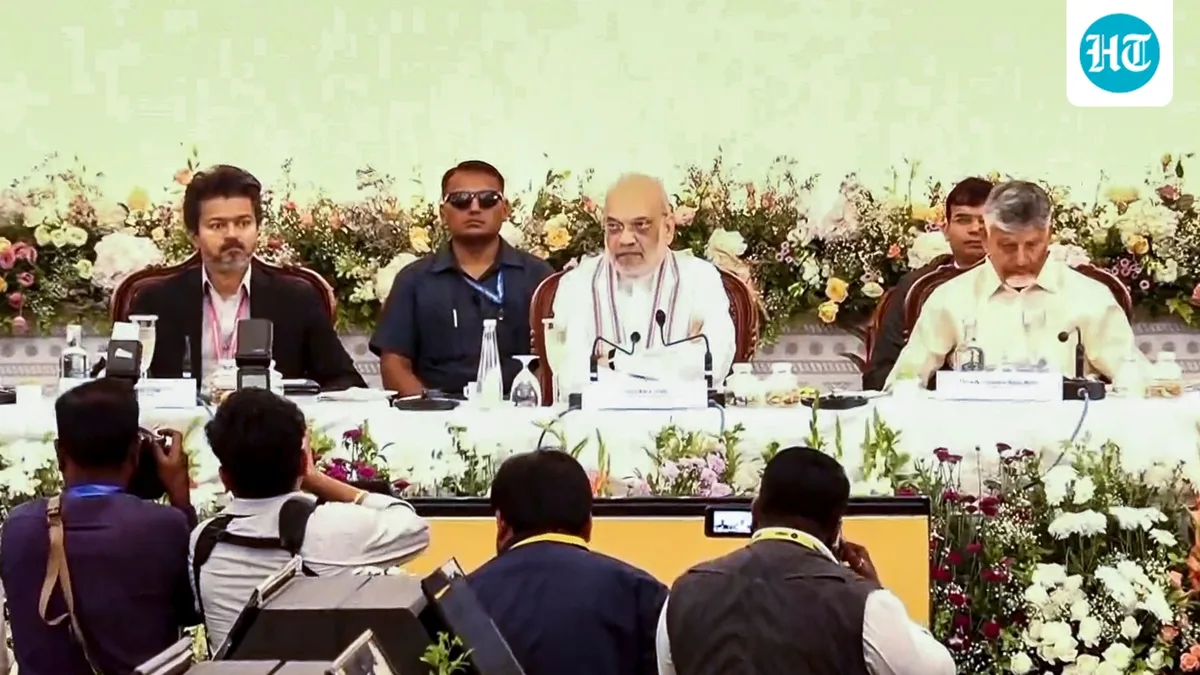 Vijay, Shivakumar, Chandrababu Naidu on stage: Amit Shah's meeting brings Southern CMs together
