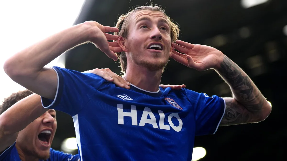 Clarke haunts Sunderland as Ipswich get off to winning start