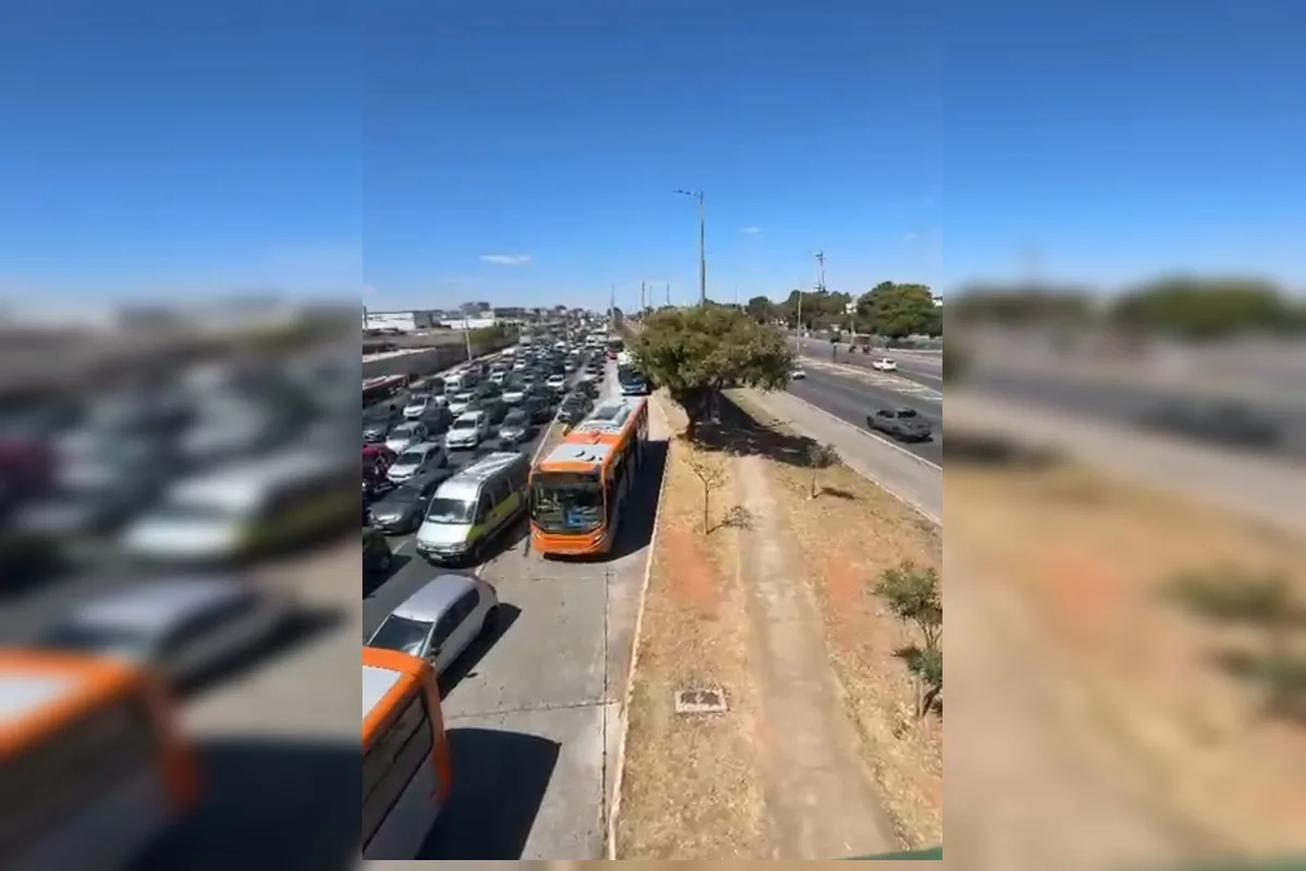 Atropelamento na EPTG deixa vítima em estado grave e interdita via