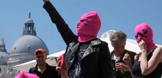 Russland: Pussy Riot-Aktivistin Rita Flores über ihre Angst als FSB-Spitzel