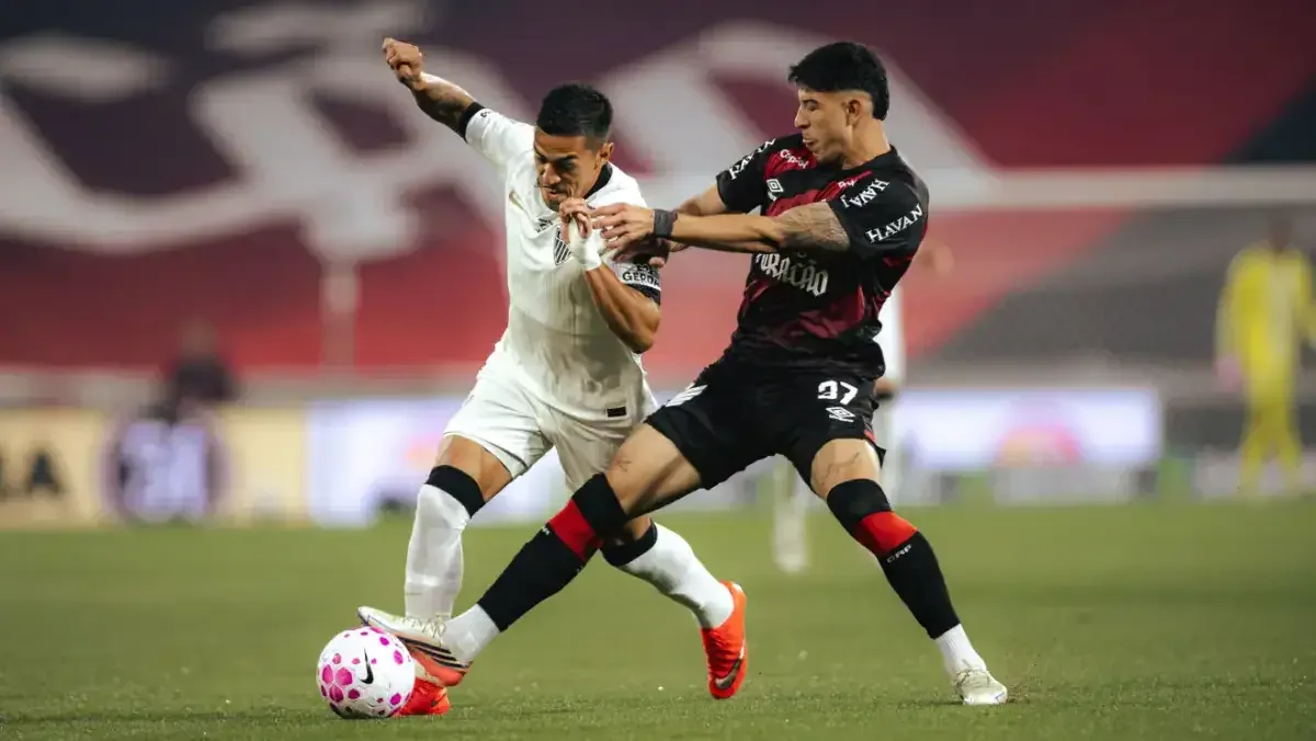 Com final eletrizante, Athletico-PR e Atlético-MG empatam pelo Brasileirão