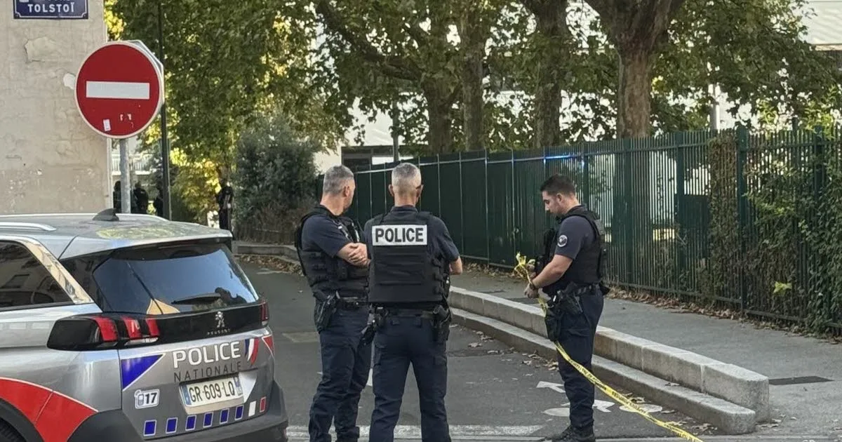 Villeurbanne. « Il a débarqué en trottinette, il a tiré dans le tas » : le choc après les coups de feu près du city stade