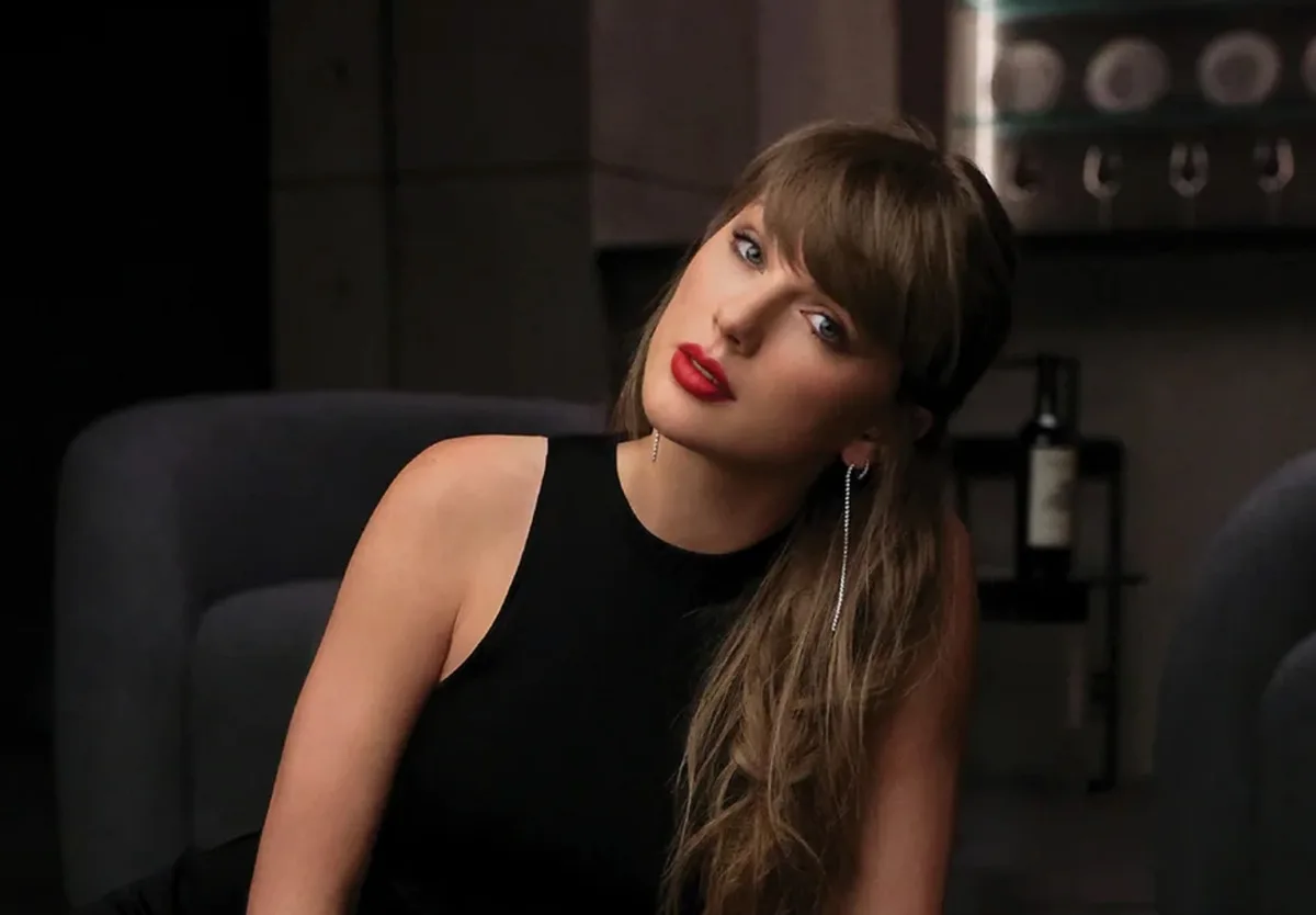 Taylor Swift’s ‘Patient Zero’ Holds Steady at No. 1 for Second Week on Singles Chart