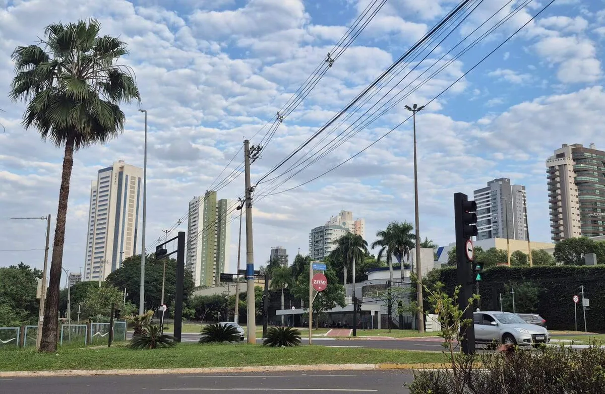 Domingo será de calor intenso, baixa umidade e risco de tempestades em MS