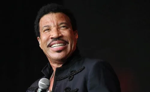 Lionel Richie cancela conciertos y se toma un descanso tras procedimiento cardíaco