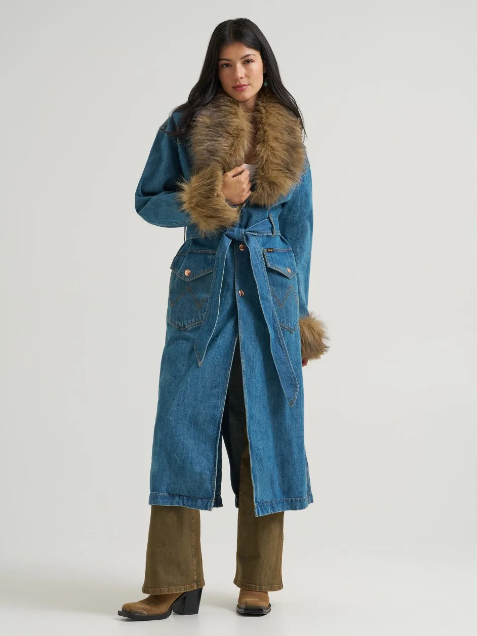 Lainey Wilson’s New Collection With Wrangler Delivers Rodeo-Inspired ’70s Western Fall Looks