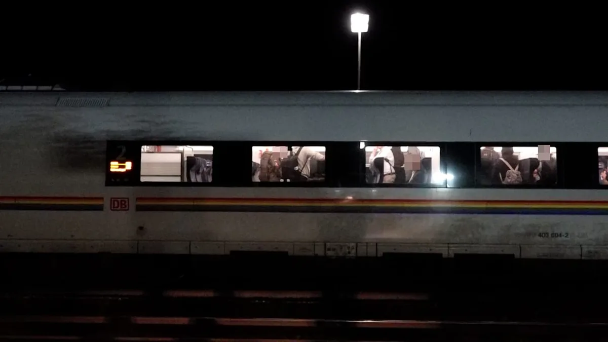 Notstopp im Tunnel - Bei 200 km/h! ICE-Tür öffnet sich während Fahrt