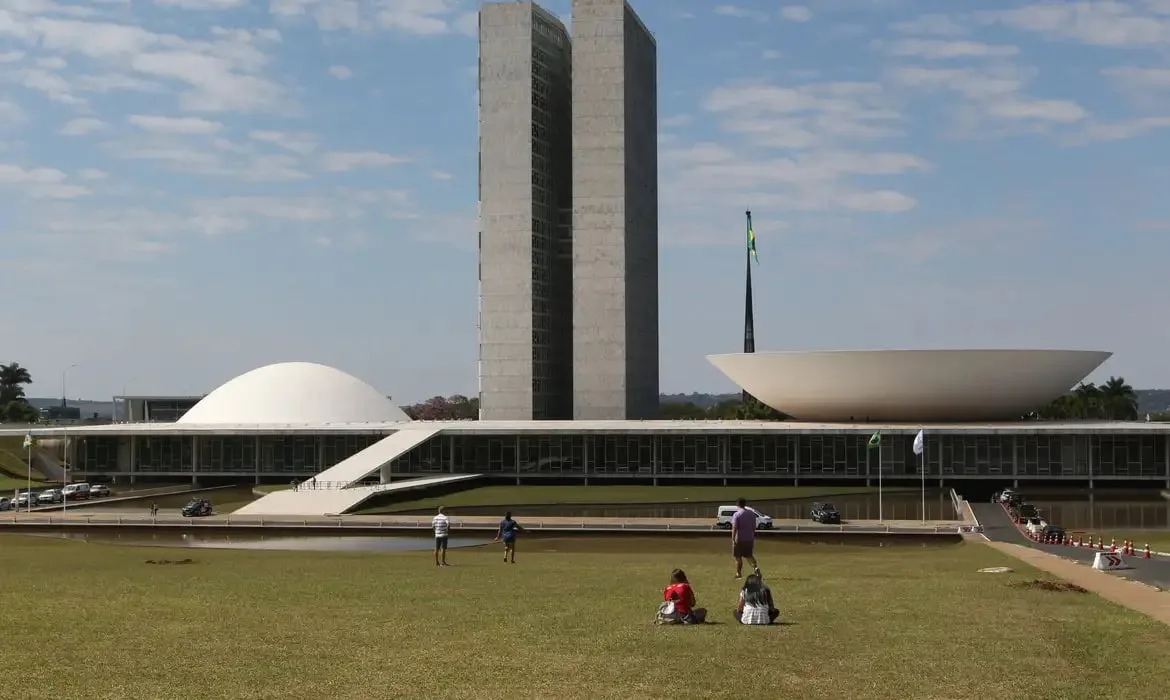 Calendário especial pode acelerar votação da PEC do fim da escala 6×1