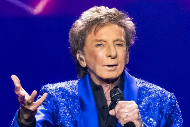 Fears for Barry Manilow, 83, as health diagnosis revealed after he walked off stage