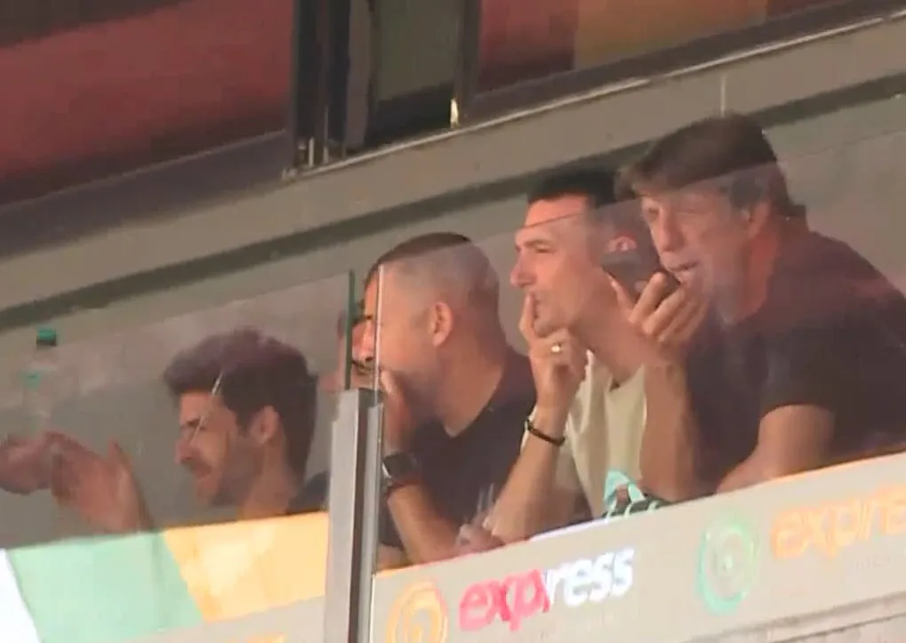 Scaloni estuvo presente en el partido de la selección argentina Sub 19 contra Uruguay por los Juegos Suramericanos