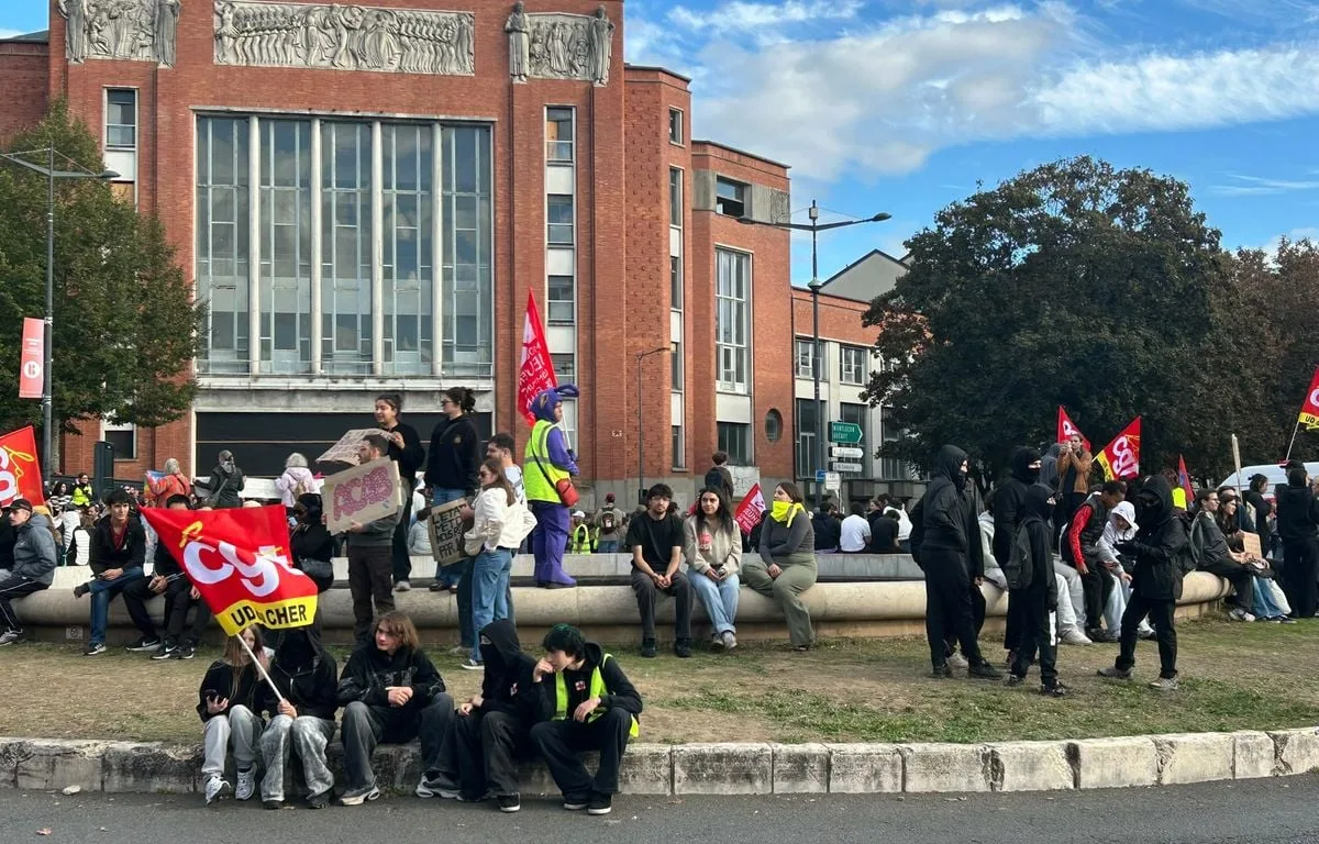 Mobilisation du 17 octobre : A Bourges, ville symbole des « gilets jaunes », le mouvement tente son grand retour