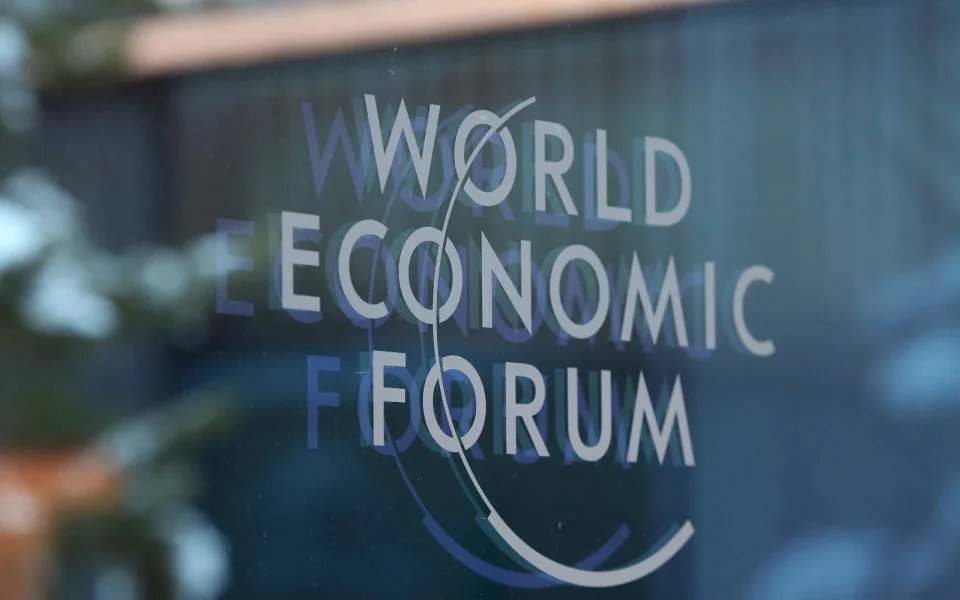 Relatório do FEM diz que economia mundial vai estabilizar ou melhorar em 2027