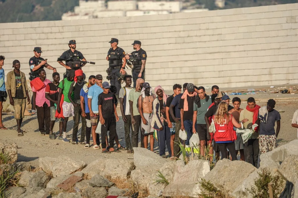 ¿Guerra híbrida o emergencia humanitaria? Las claves detrás del cruce masivo de marroquíes a Ceuta