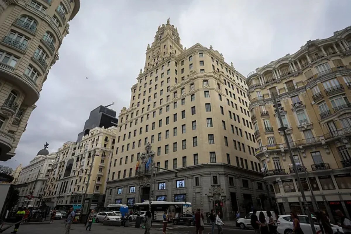 Telefónica vende su sede histórica de Gran Vía a Tomás Olivo por cerca de 200 millones