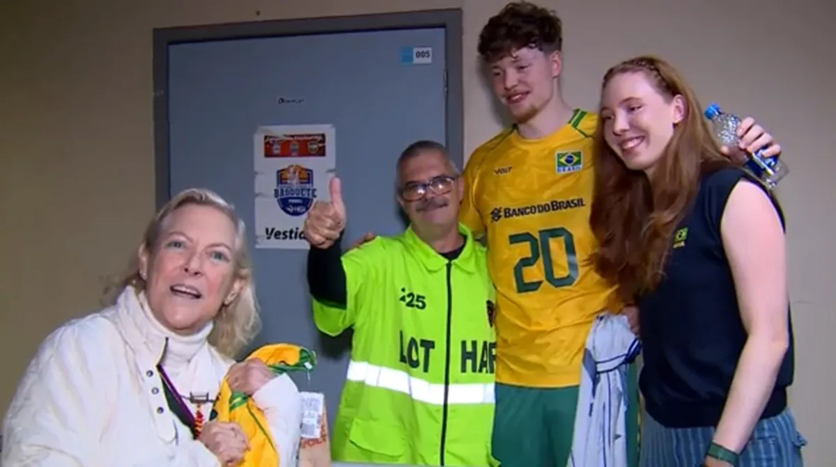 Homenageado por doar rim à irmã, segurança do Pré-Olímpico ganha camisas de Julia e Lukas Bergmann