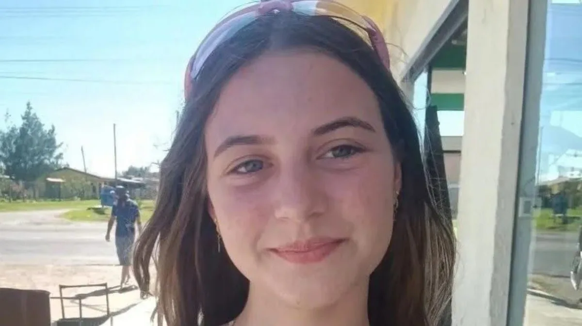 Una adolescente de 14 años fue asesinada a puñaladas por su expadrastro e investigan una posible venganza