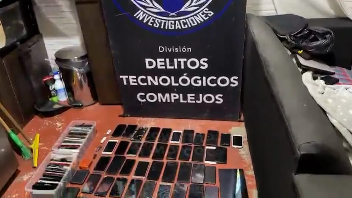 Desbarataron un laboratorio clandestino de desbloqueo de celulares en Saavedra: más de 130 dispositivos secuestrados
