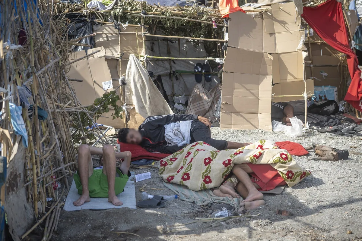 Comienza el traslado de migrantes a los nuevos espacios habilitados por el Gobierno en Ceuta: se amplían las plazas hasta las 1.800