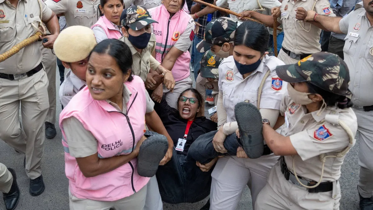 Don't detain peaceful protesters, says SC; hundreds still taken away on Day 2