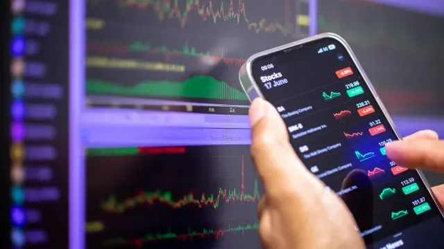 Bolsas europeias abrem sem rumo definido com Brent acima dos 91 dólares