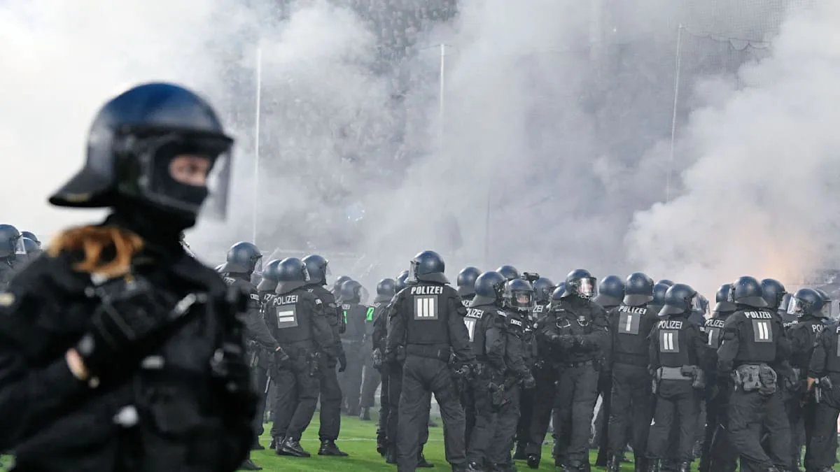 Polizei zieht erste Bilanz zum Skandalspiel – 35 Beamte verletzt