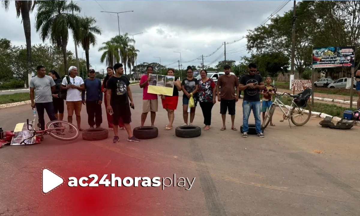 Moradores bloqueiam Amadeu Barbosa e exigem presença do prefeito