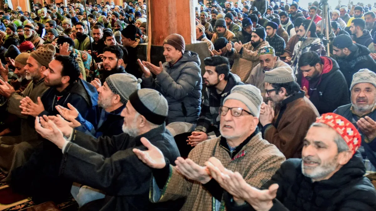 Omar, Mehbooba, Mirwaiz oppose bid to enforce uniform Friday sermons