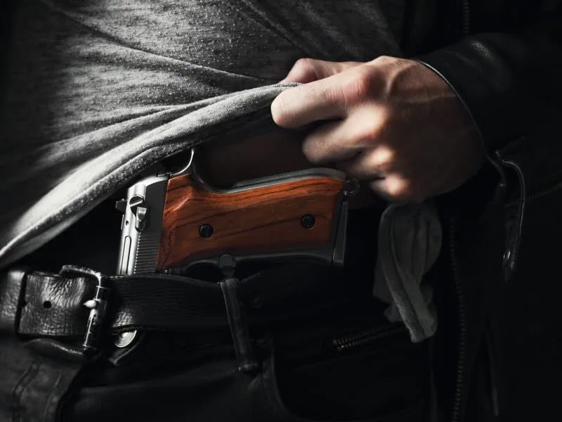 Embarque armado de agentes públicos em voos avança na Câmara