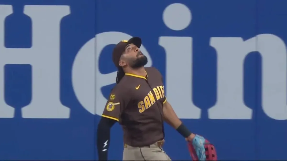 Padres’ Tatis Jr. leaps for incredible grand-slam robbery of Mets’ Lindor